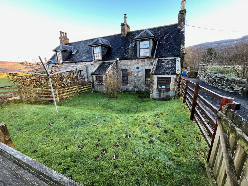 Quirky Highland Cottage With Stunning Views Fearn Lodge Exteriör bild